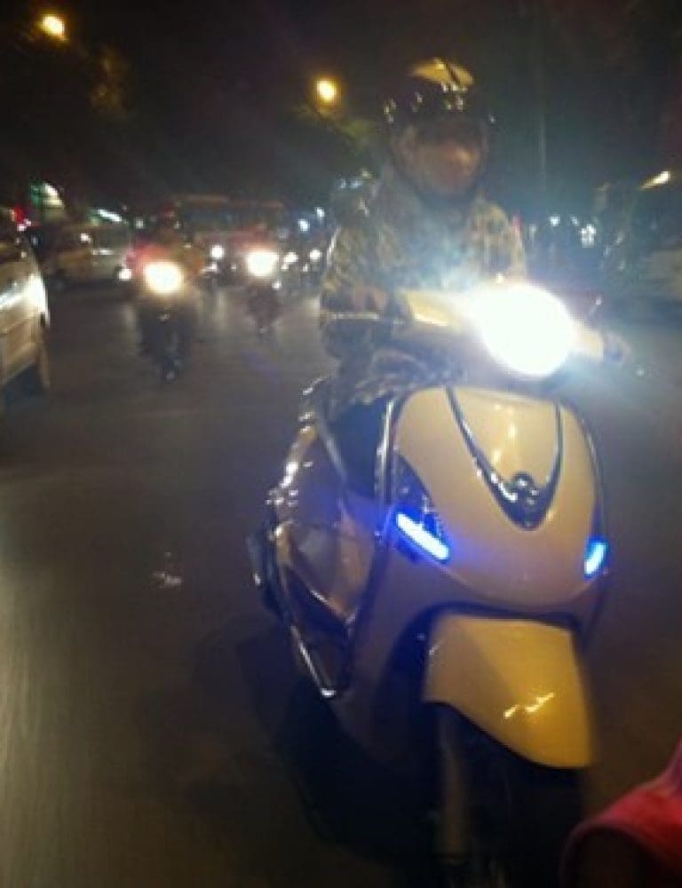 Đèn pha xe máy